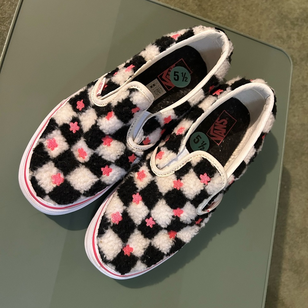 Juniors vans with fuzzy black and white checkered and embroidered pink flowers